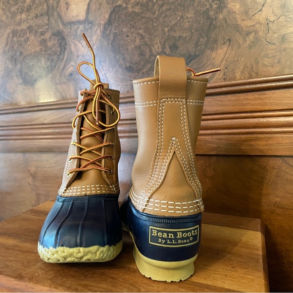 LL Bean Women’s Waterproof Bean Boots Duck Boot Size 6M Tan Leather & Navy Blue - Picture 12 of 17